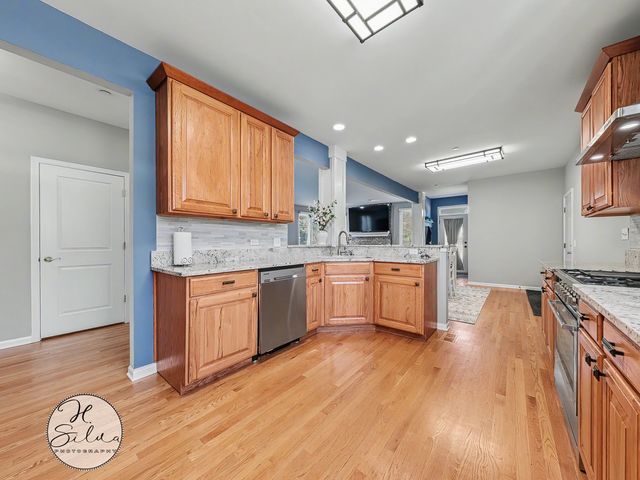 1410 Grand Pointe Boulevard, West Dundee, IL 60118