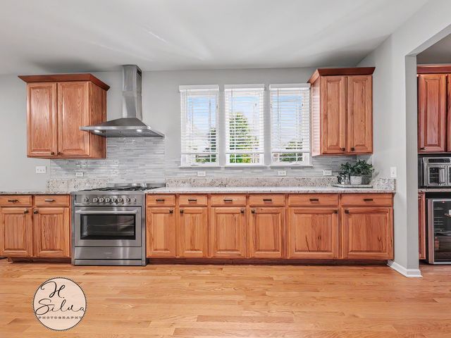 1410 Grand Pointe Boulevard, West Dundee, IL 60118
