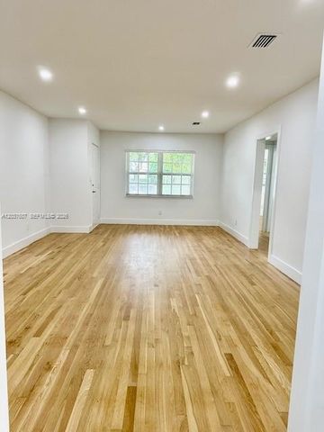 3801 Ponce De Leon Boulevard 3801, Coral Gables, FL 33134