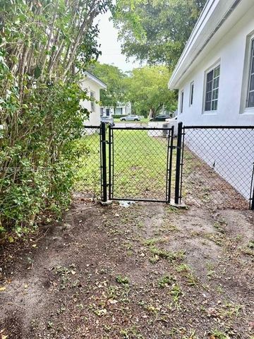 3801 Ponce De Leon Boulevard 3801, Coral Gables, FL 33134