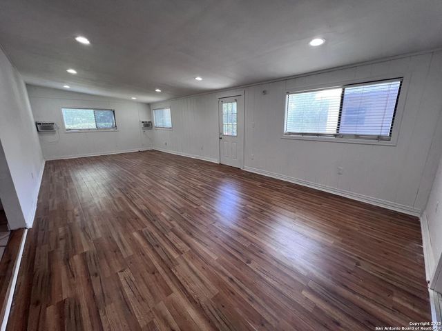 3650 Versailles, San Antonio, TX 78219