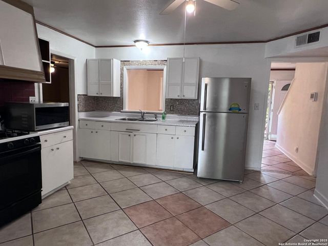 3650 Versailles, San Antonio, TX 78219