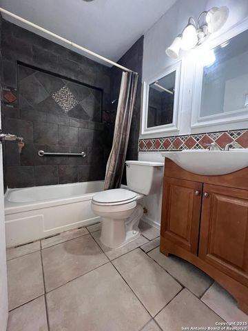 3650 Versailles, San Antonio, TX 78219
