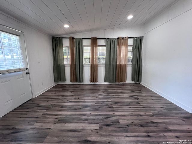 3650 Versailles, San Antonio, TX 78219