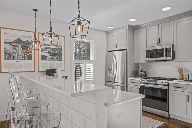 8 Cross Street 1, Newport, RI 02840