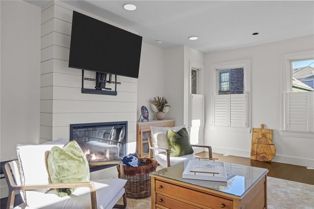 8 Cross Street 1, Newport, RI 02840