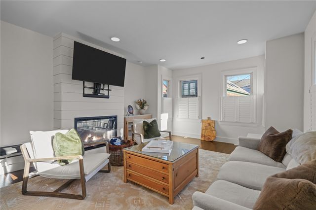 8 Cross Street 1, Newport, RI 02840