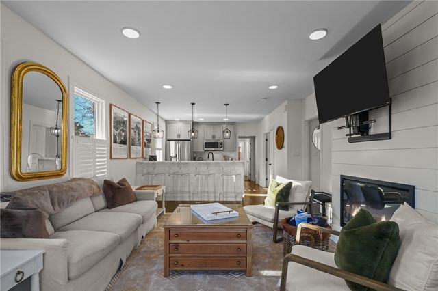 8 Cross Street 1, Newport, RI 02840