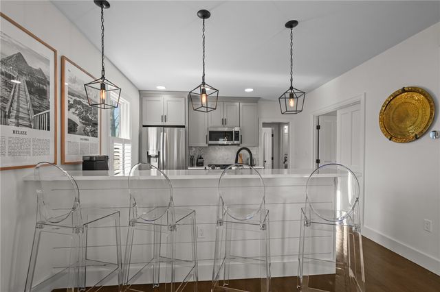 8 Cross Street 1, Newport, RI 02840