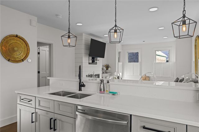 8 Cross Street 1, Newport, RI 02840