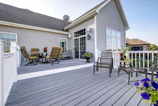 5667 N SUMMERLAND STREET, Appleton, WI 54913