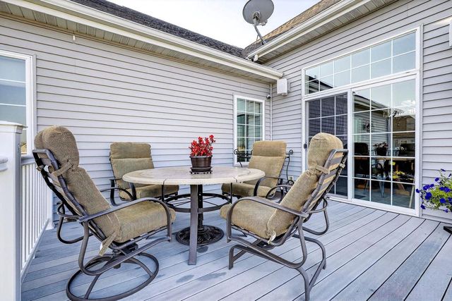 5667 N SUMMERLAND STREET, Appleton, WI 54913