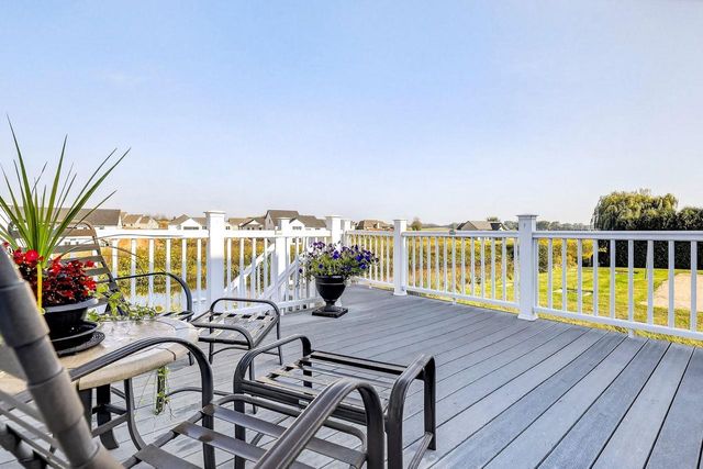 5667 N SUMMERLAND STREET, Appleton, WI 54913