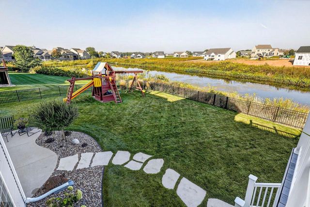 5667 N SUMMERLAND STREET, Appleton, WI 54913