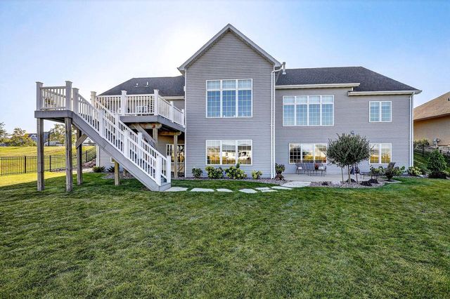 5667 N SUMMERLAND STREET, Appleton, WI 54913