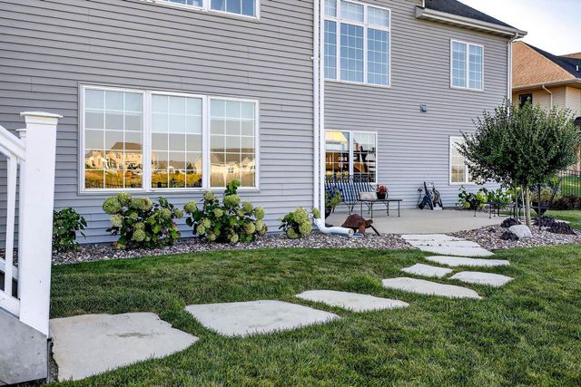 5667 N SUMMERLAND STREET, Appleton, WI 54913