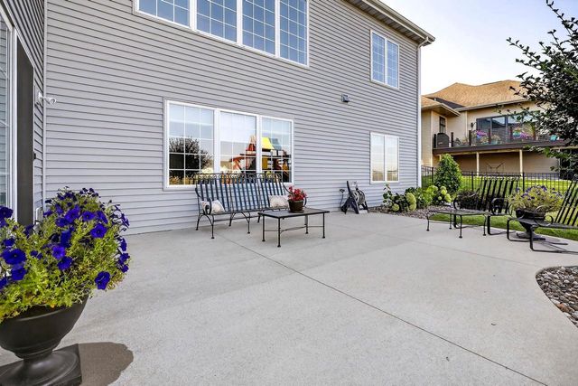 5667 N SUMMERLAND STREET, Appleton, WI 54913