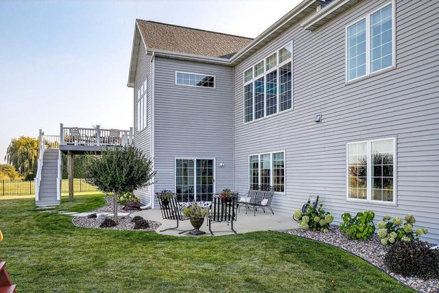 5667 N SUMMERLAND STREET, Appleton, WI 54913