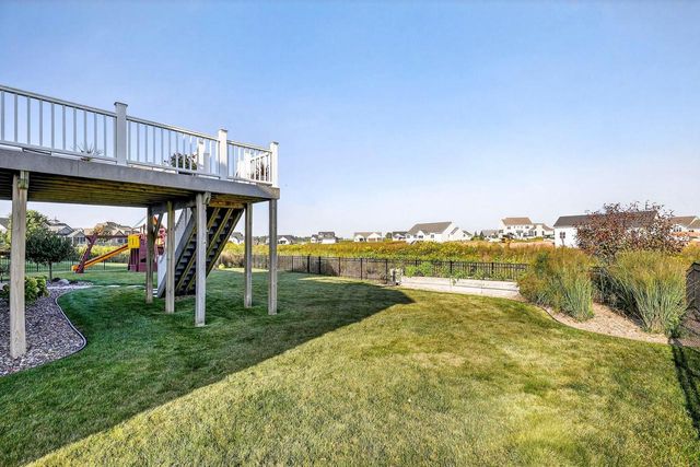 5667 N SUMMERLAND STREET, Appleton, WI 54913