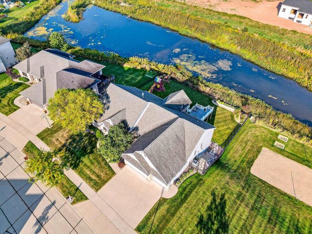 5667 N SUMMERLAND STREET, Appleton, WI 54913