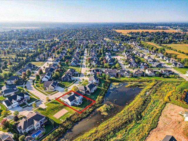 5667 N SUMMERLAND STREET, Appleton, WI 54913