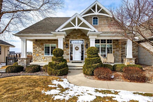 5667 N SUMMERLAND STREET, Appleton, WI 54913