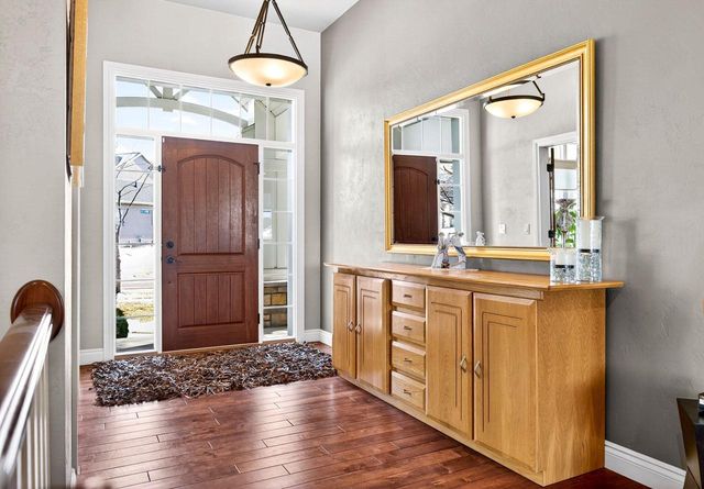 5667 N SUMMERLAND STREET, Appleton, WI 54913