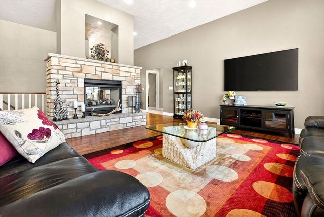 5667 N SUMMERLAND STREET, Appleton, WI 54913