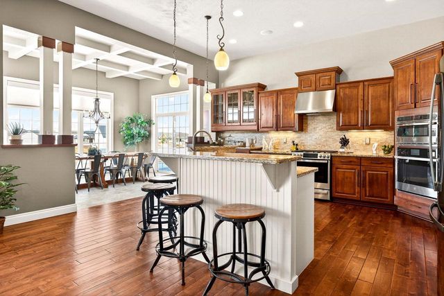 5667 N SUMMERLAND STREET, Appleton, WI 54913