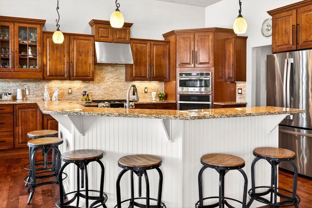 5667 N SUMMERLAND STREET, Appleton, WI 54913