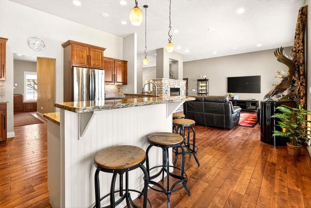 5667 N SUMMERLAND STREET, Appleton, WI 54913