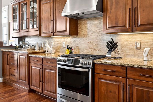 5667 N SUMMERLAND STREET, Appleton, WI 54913