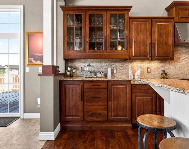 5667 N SUMMERLAND STREET, Appleton, WI 54913