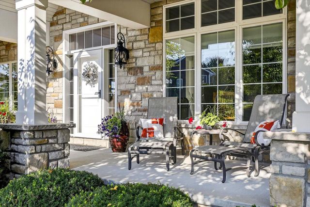 5667 N SUMMERLAND STREET, Appleton, WI 54913