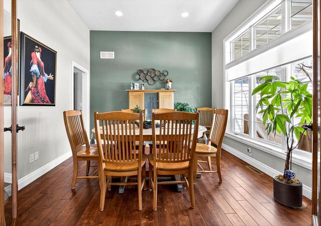 5667 N SUMMERLAND STREET, Appleton, WI 54913