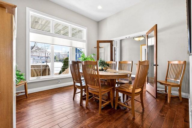 5667 N SUMMERLAND STREET, Appleton, WI 54913