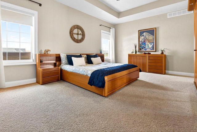 5667 N SUMMERLAND STREET, Appleton, WI 54913