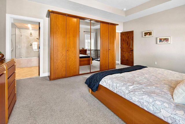 5667 N SUMMERLAND STREET, Appleton, WI 54913