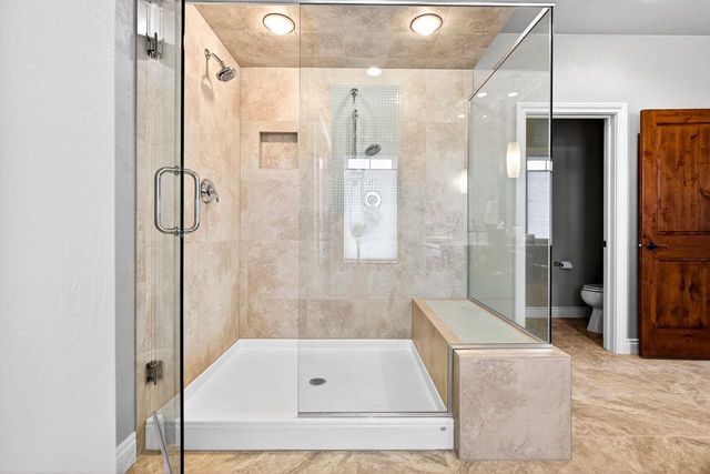 5667 N SUMMERLAND STREET, Appleton, WI 54913