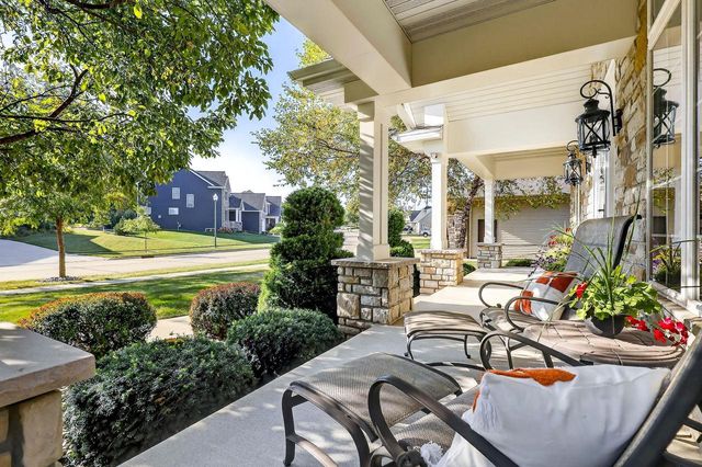 5667 N SUMMERLAND STREET, Appleton, WI 54913