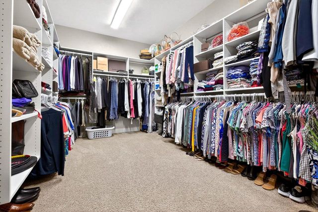 5667 N SUMMERLAND STREET, Appleton, WI 54913