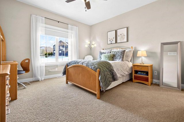 5667 N SUMMERLAND STREET, Appleton, WI 54913