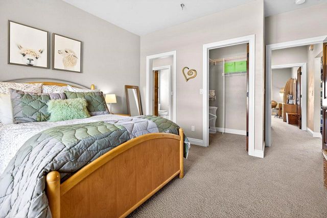 5667 N SUMMERLAND STREET, Appleton, WI 54913