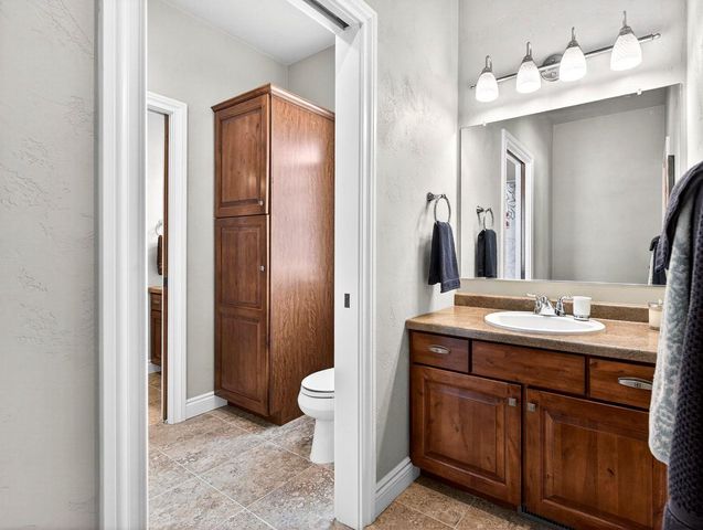 5667 N SUMMERLAND STREET, Appleton, WI 54913