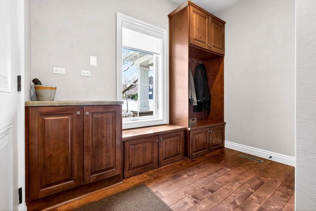 5667 N SUMMERLAND STREET, Appleton, WI 54913