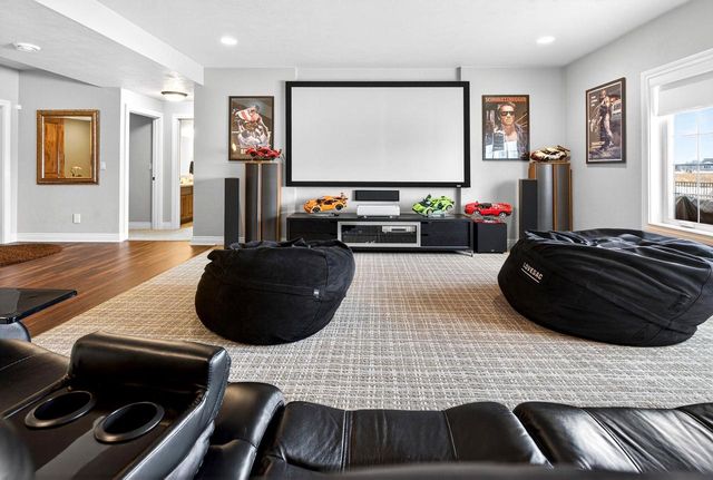 5667 N SUMMERLAND STREET, Appleton, WI 54913