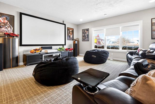 5667 N SUMMERLAND STREET, Appleton, WI 54913