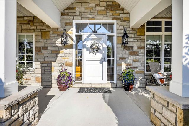 5667 N SUMMERLAND STREET, Appleton, WI 54913