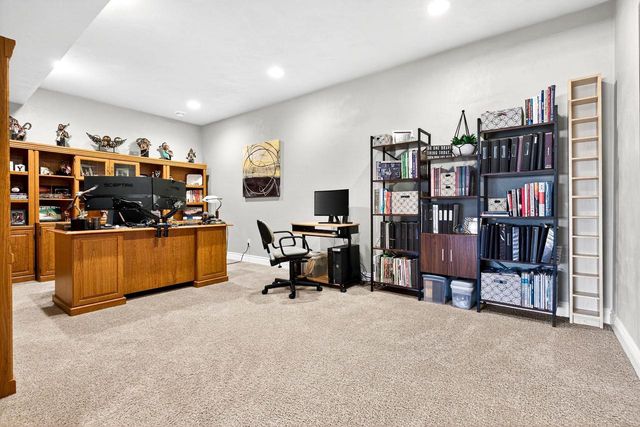 5667 N SUMMERLAND STREET, Appleton, WI 54913