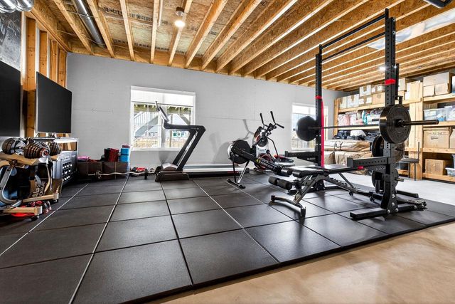 5667 N SUMMERLAND STREET, Appleton, WI 54913